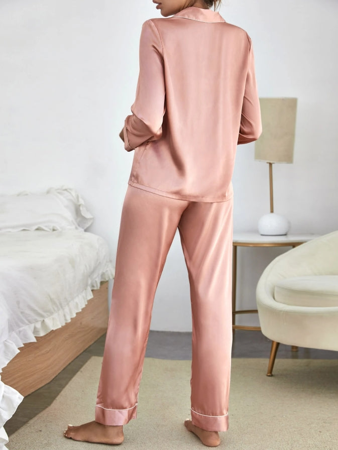 Pyjama en satin printanier – Élégance et confort pour chaque nuit