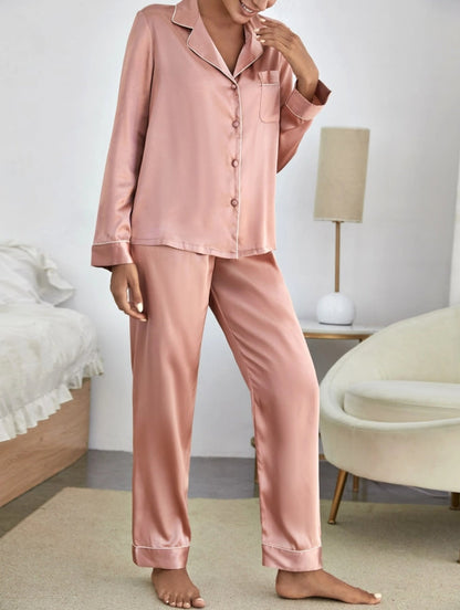Pyjama en satin printanier – Élégance et confort pour chaque nuit